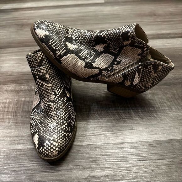 Time And Tru Side Zipper Bootie snake skin women’s Size 8 - Picture 1 of 12